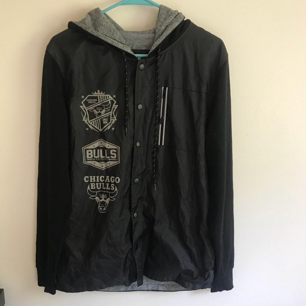 BULLS WINDBREAKER